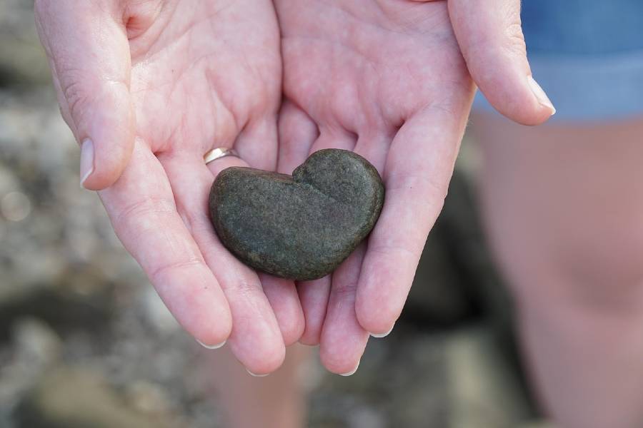 black-stone-heart